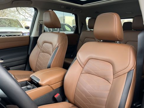 Certified 2024 Nissan Pathfinder Platinum image 13