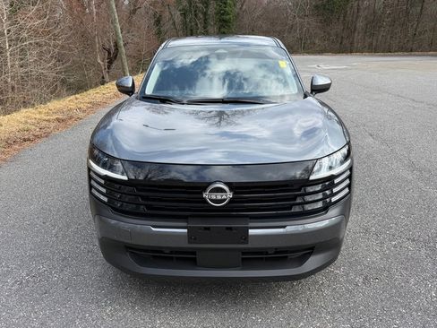 Used 2025 Nissan Kicks SV w/ Charging Package image 3