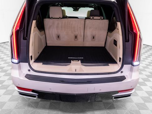 Used 2023 Cadillac Escalade ESV Premium Luxury AWD/4WD image 33