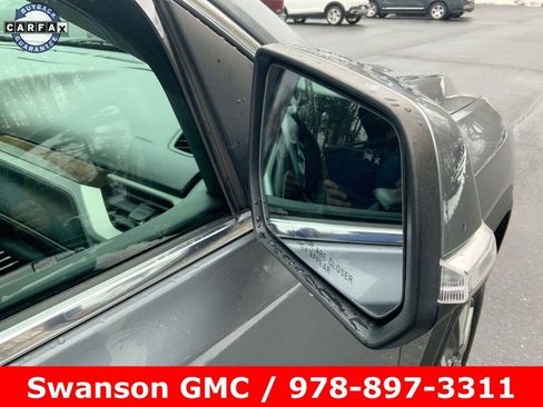 Used 2022 GMC Acadia SLE image 30