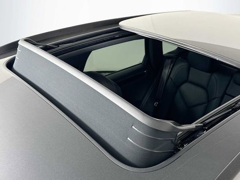 New 2026 Porsche Macan image 22