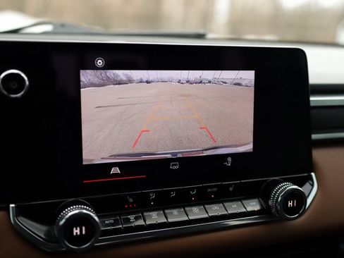 Used 2023 GMC Canyon AT4 image 16