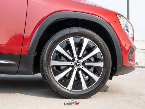 Used 2020 Mercedes-Benz GLB 250 4MATIC w/ Premium Package image 9
