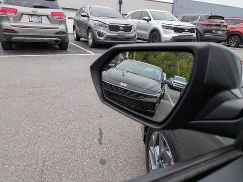 New 2026 Hyundai Elantra Hybrid FWD image 14