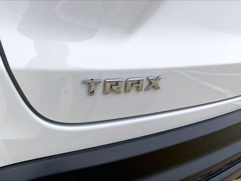 Used 2024 Chevrolet Trax LS w/ LS Convenience Package image 7