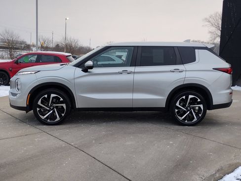 Used 2022 Mitsubishi Outlander ES image 17