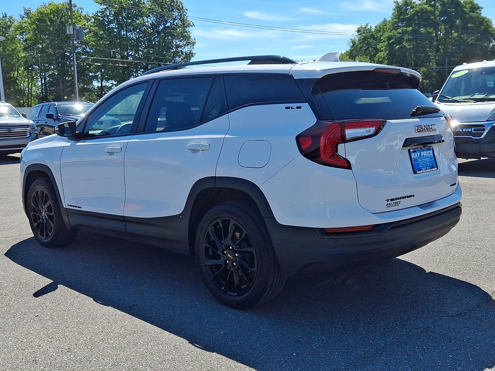 Certified 2023 GMC Terrain SLE w/ Driver Convenience Package AWD/4WD image 4