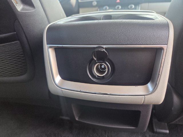 Used 2022 Kia Carnival LX FWD image 30