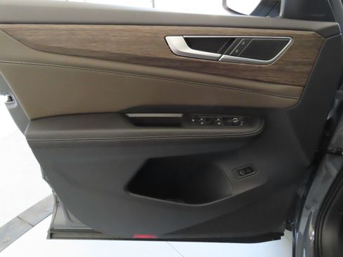 New 2025 Volkswagen Atlas SEL image 11