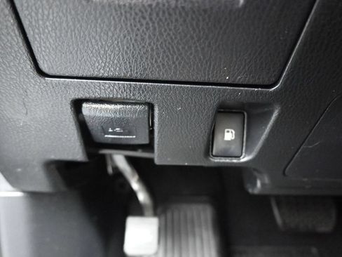 Used 2019 Toyota Highlander Plus AWD/4WD image 26
