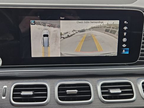 Used 2022 Mercedes-Benz GLS 450 4MATIC image 17