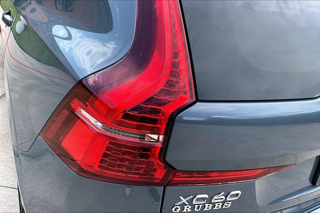 Used 2024 Volvo XC60 T8 Plus w/ Protection Package Premier AWD/4WD image 40