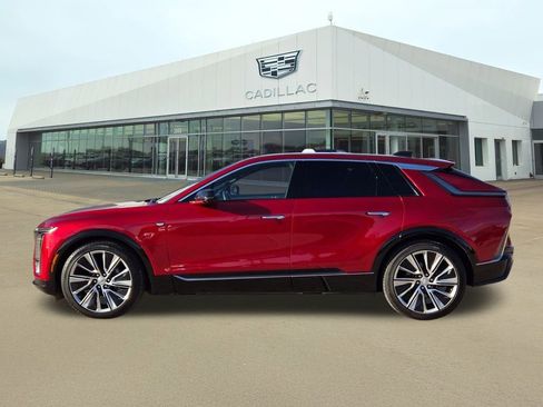 Certified 2025 Cadillac Lyriq Luxury w/ LPO, Floor Liner Package image 3