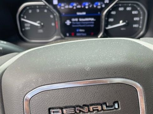 Used 2021 GMC Yukon Denali w/ Denali Premium Package AWD/4WD image 5