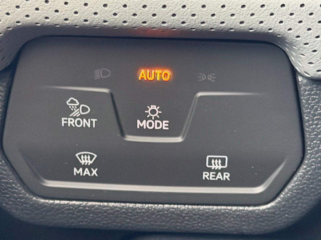 Used 2024 Volkswagen Atlas Peak Edition SEL AWD/4WD image 22