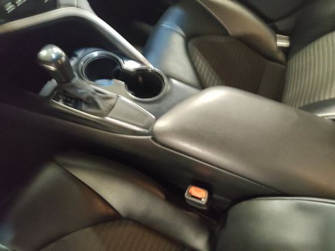 Used 2020 Toyota Camry SE FWD image 26