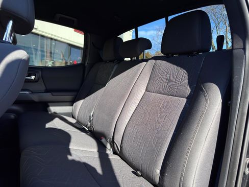 Used 2017 Toyota Tacoma TRD Off-Road image 26