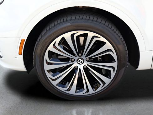 Used 2022 Bentley Bentayga image 6