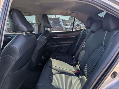 Used 2021 Toyota Camry SE w/ Convenience Package FWD image 12