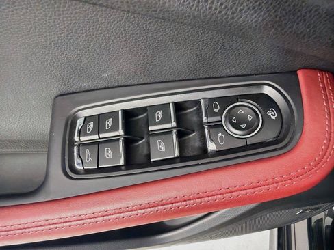 Used 2024 Porsche Macan AWD/4WD image 9
