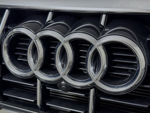 Certified 2025 Audi Q3 2.0T Premium Plus w/ Premium Plus Package image 31