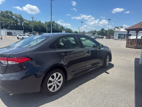 Used 2024 Toyota Corolla LE FWD image 2
