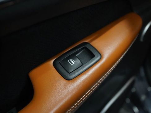 Used 2016 Jeep Grand Cherokee SRT image 33