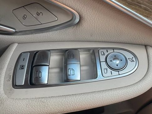 Used 2018 Mercedes-Benz GLC 300 4MATIC w/ Multimedia Package image 13