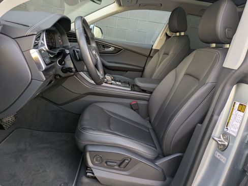 Used 2023 Audi Q8 Premium image 22