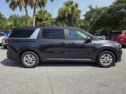 Used 2022 Kia Carnival LX FWD image 2