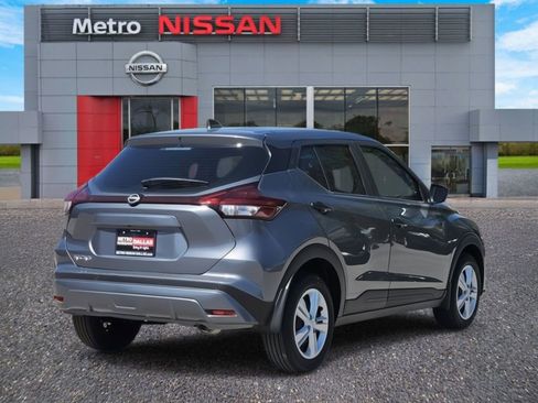 New 2025 Nissan Kicks Play S image 3