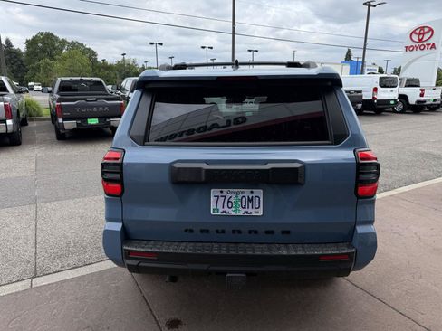 Used 2025 Toyota 4Runner SR5 AWD/4WD image 5