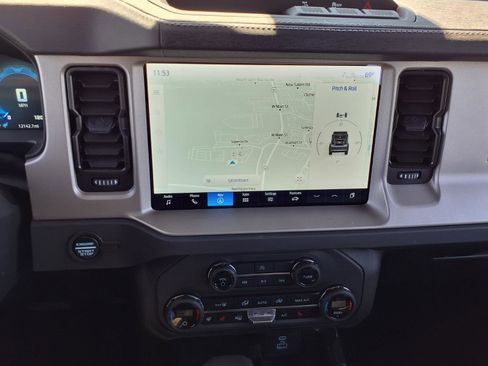 Used 2025 Ford Bronco Outer Banks AWD/4WD image 16