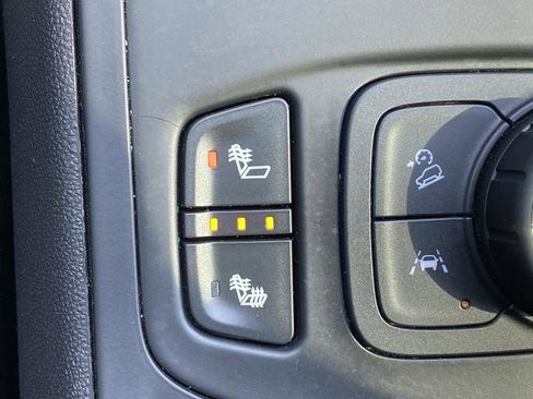 Used 2022 GMC Terrain SLE w/ Driver Convenience Package image 13