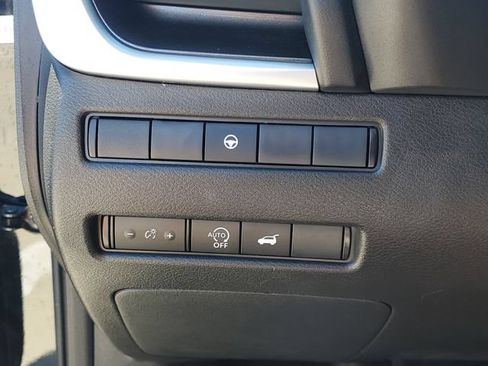 Used 2025 Nissan Rogue SV FWD image 27