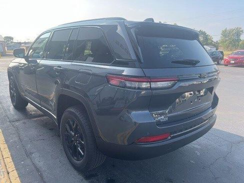 New 2025 Jeep Grand Cherokee Altitude image 21
