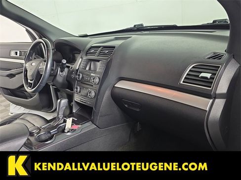 Used 2017 Ford Explorer XLT image 20