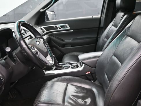 Used 2014 Ford Explorer XLT w/ Equipment Group 202A image 29