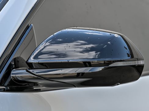 Used 2022 Lamborghini Urus AWD/4WD image 10
