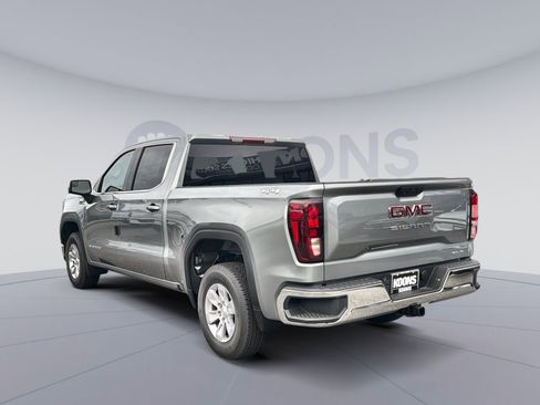 New 2026 GMC Sierra 1500 SLE image 4