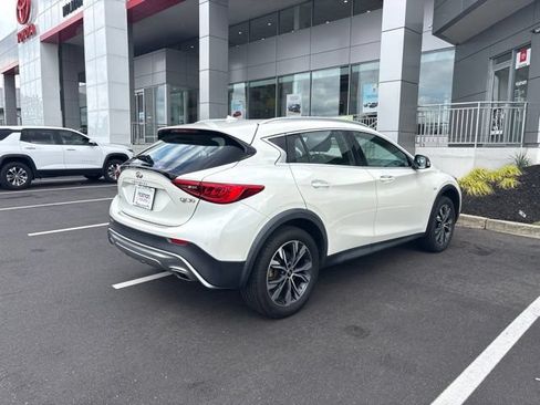 Used 2018 INFINITI QX30 Premium w/ Navigation Package AWD/4WD image 9