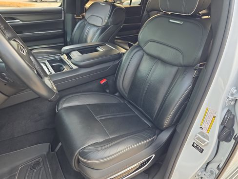 Used 2022 Jeep Grand Wagoneer Series II AWD/4WD image 16
