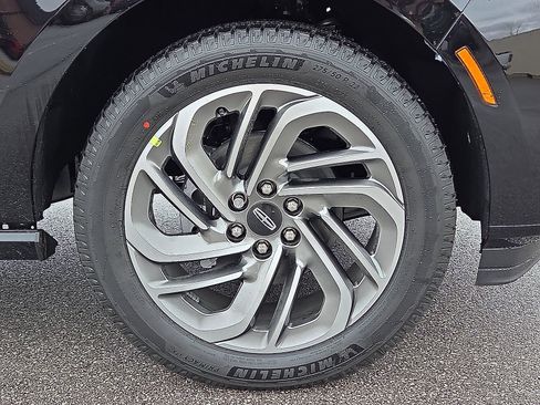 New 2025 Lincoln Navigator Reserve image 7