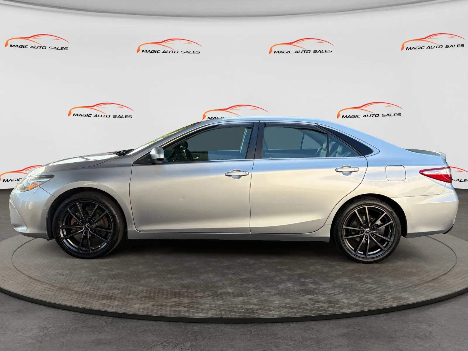Used 2017 Toyota Camry SE FWD image 7