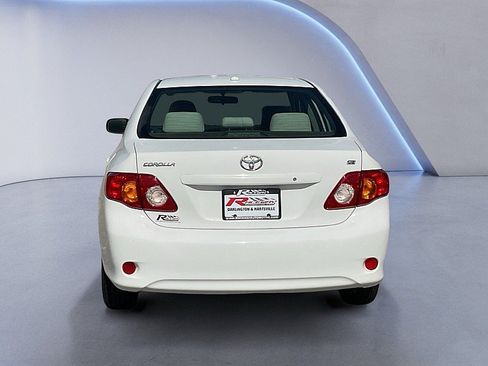 Used 2010 Toyota Corolla LE FWD image 3