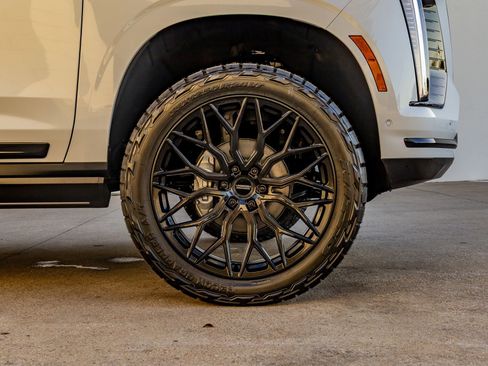 Used 2026 Cadillac Escalade Platinum Sport w/ LPO, ONYX Package image 12