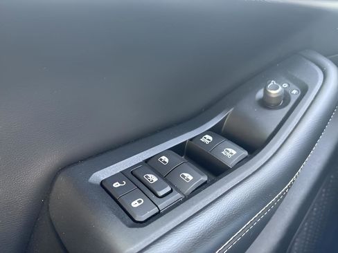 Used 2024 Jeep Grand Cherokee L Laredo image 26