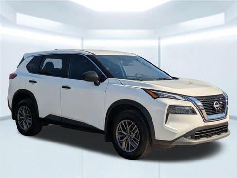 Used 2023 Nissan Rogue S image 9