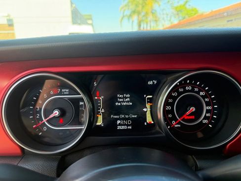 Used 2021 Jeep Wrangler Unlimited Rubicon AWD/4WD image 22