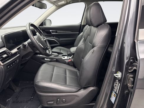 Used 2024 Kia Telluride EX w/ EX Captain's Chair Package AWD/4WD image 11